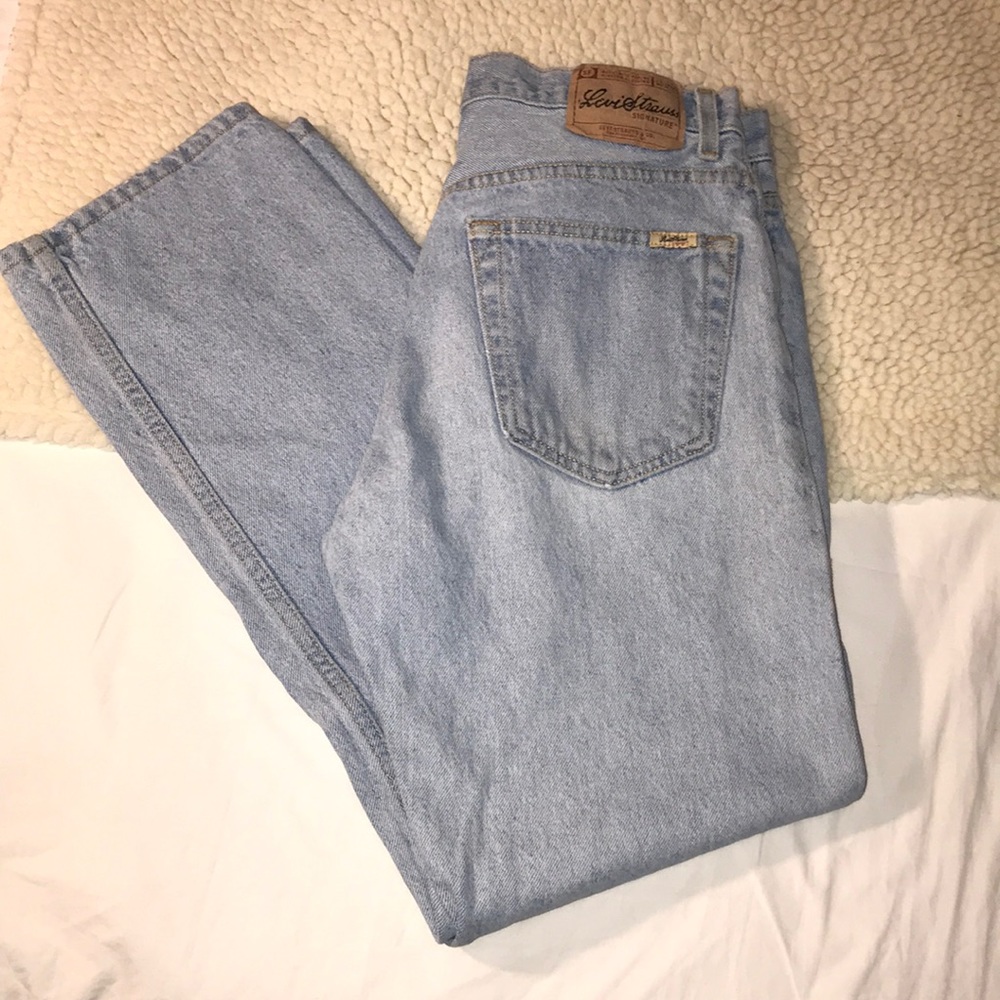 Vintage Signature Levi’s Light Wash Blue Jeans